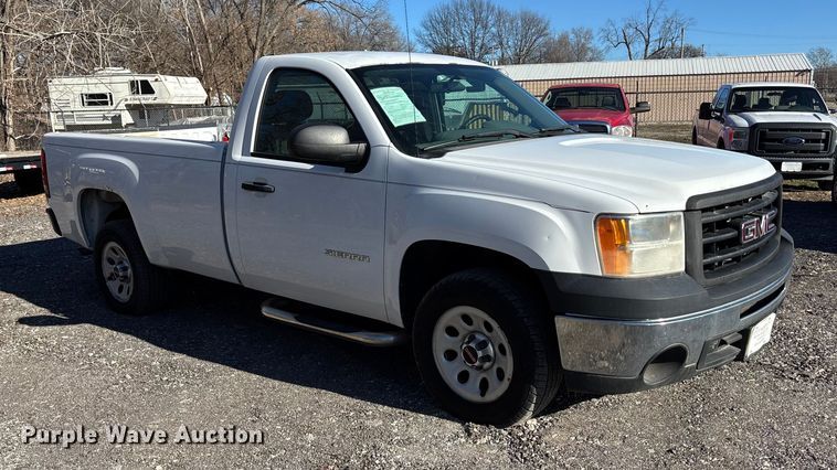 image for item FG1750 2013 GMC Sierra pickup truck