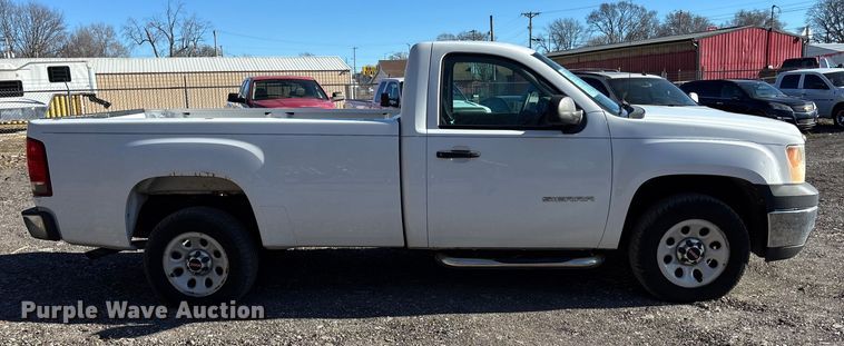 image for item FG1750 2013 GMC Sierra pickup truck
