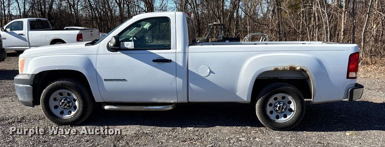 image for item FG1750 2013 GMC Sierra pickup truck