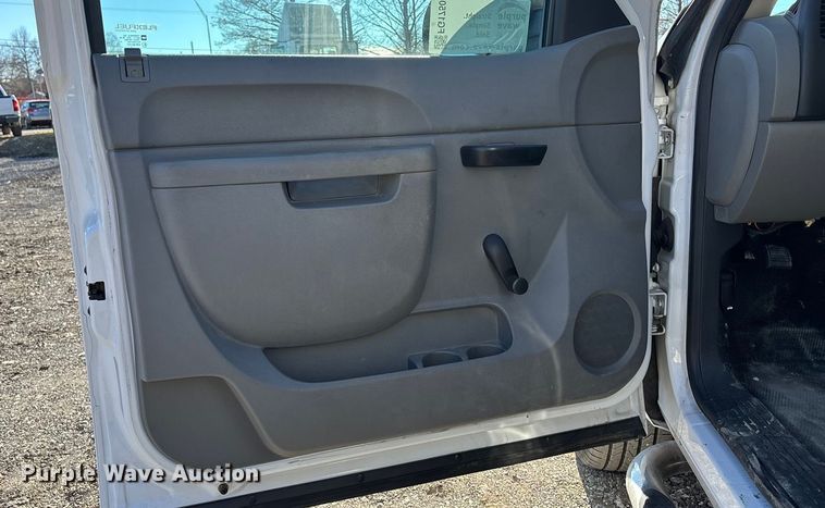 image for item FG1750 2013 GMC Sierra pickup truck