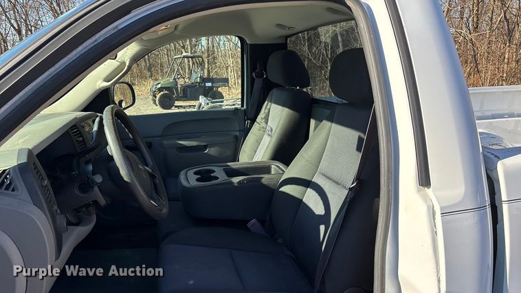 image for item FG1750 2013 GMC Sierra pickup truck