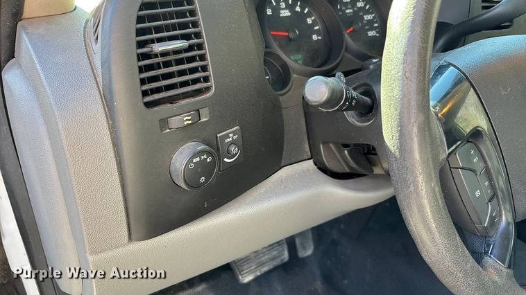 image for item FG1750 2013 GMC Sierra pickup truck