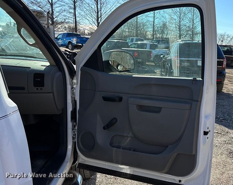 image for item FG1750 2013 GMC Sierra pickup truck