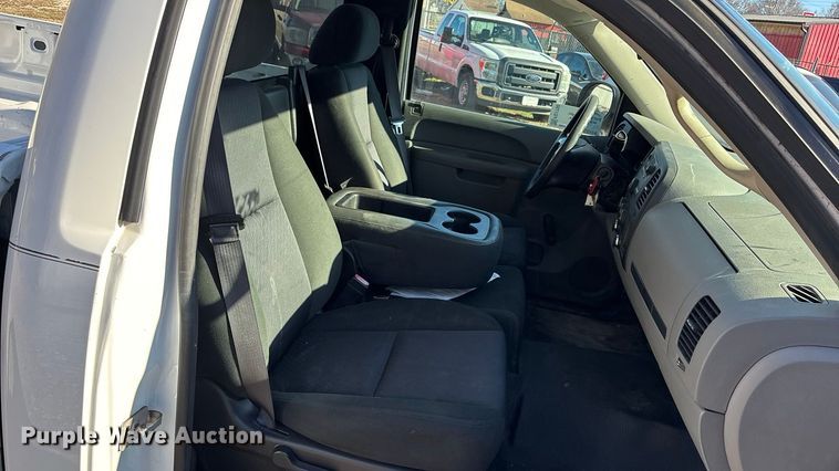 image for item FG1750 2013 GMC Sierra pickup truck