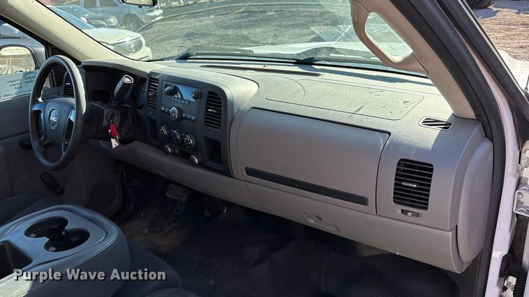 image for item FG1750 2013 GMC Sierra pickup truck