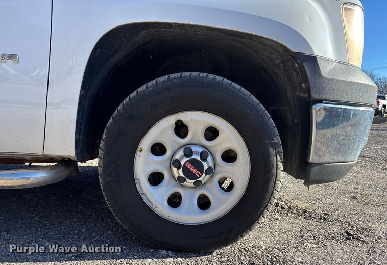 image for item FG1750 2013 GMC Sierra pickup truck