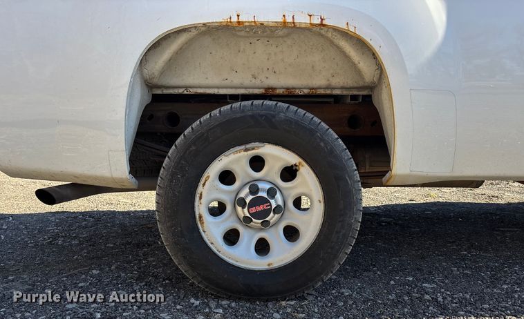 image for item FG1750 2013 GMC Sierra pickup truck