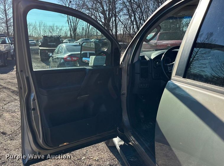 image for item FG1755 2008 Nissan Titan Crew Cab pickup truck