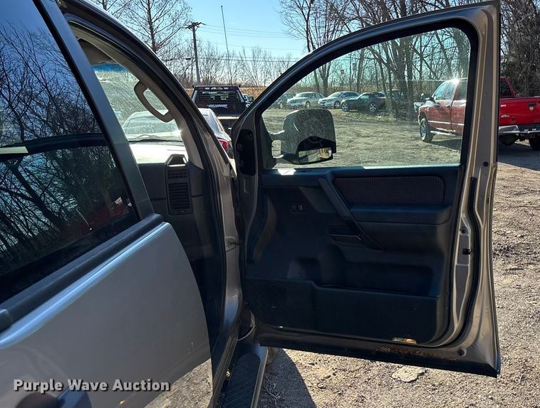 image for item FG1755 2008 Nissan Titan Crew Cab pickup truck