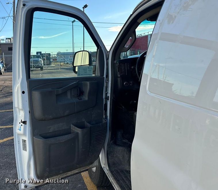 image for item FG1761 2018 GMC Savana 2500 van
