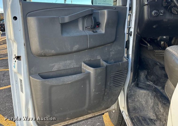 image for item FG1761 2018 GMC Savana 2500 van