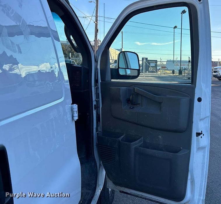 image for item FG1761 2018 GMC Savana 2500 van