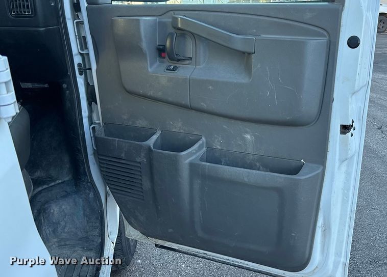 image for item FG1761 2018 GMC Savana 2500 van