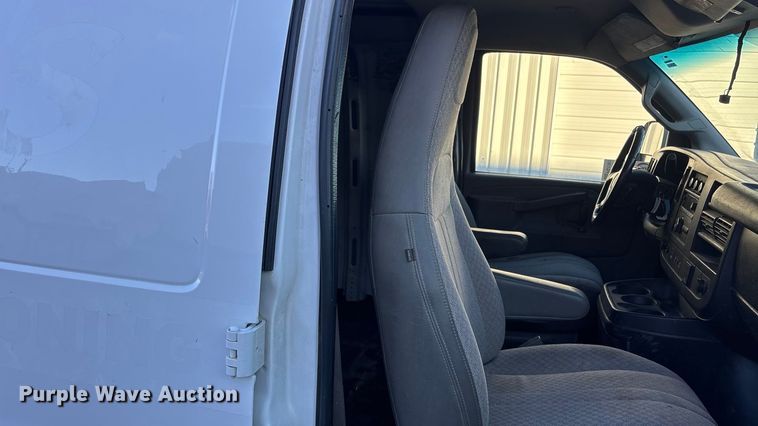 image for item FG1761 2018 GMC Savana 2500 van