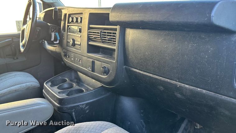 image for item FG1761 2018 GMC Savana 2500 van