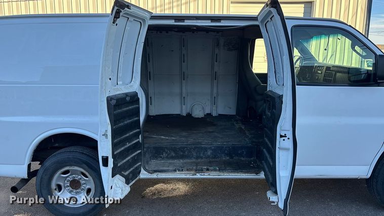 image for item FG1761 2018 GMC Savana 2500 van