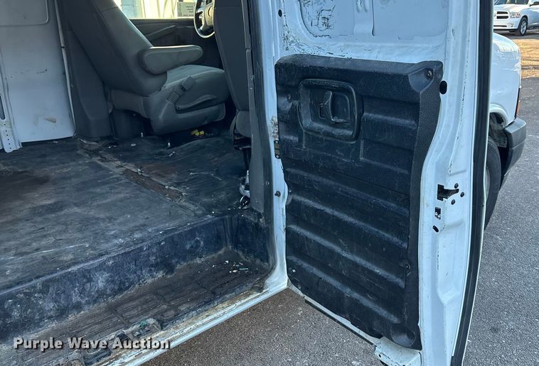 image for item FG1761 2018 GMC Savana 2500 van