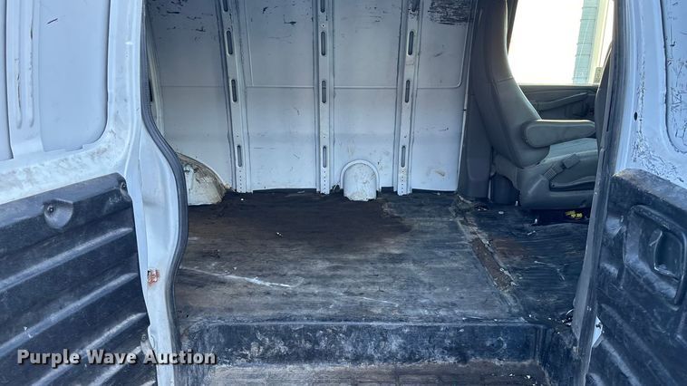 image for item FG1761 2018 GMC Savana 2500 van