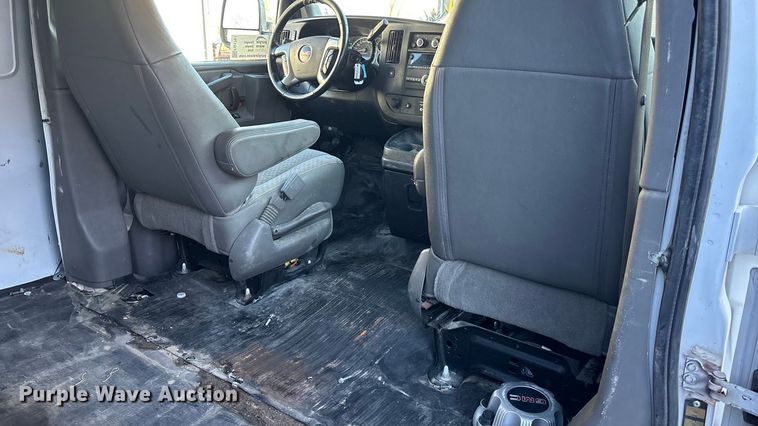 image for item FG1761 2018 GMC Savana 2500 van