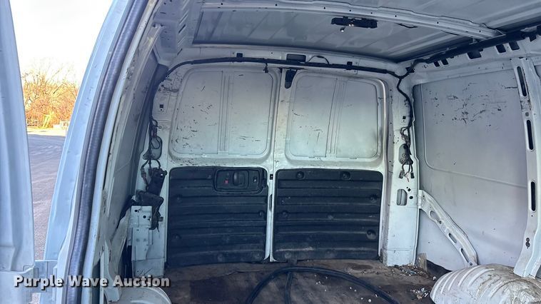 image for item FG1761 2018 GMC Savana 2500 van