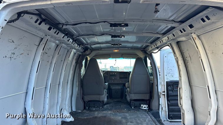 image for item FG1761 2018 GMC Savana 2500 van