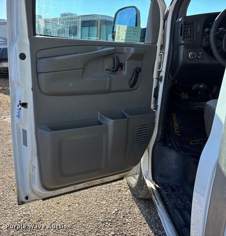 image for item FG1765 2013 Chevrolet Express 3500 box truck