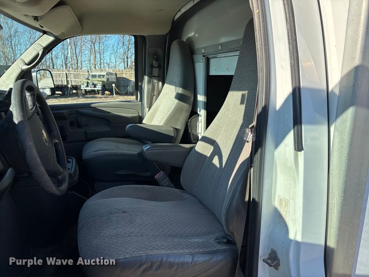 image for item FG1765 2013 Chevrolet Express 3500 box truck