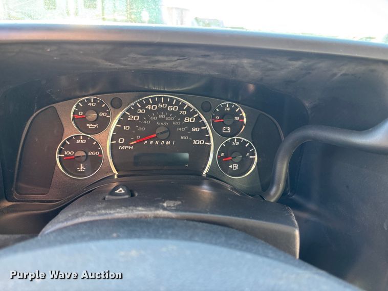 image for item FG1765 2013 Chevrolet Express 3500 box truck