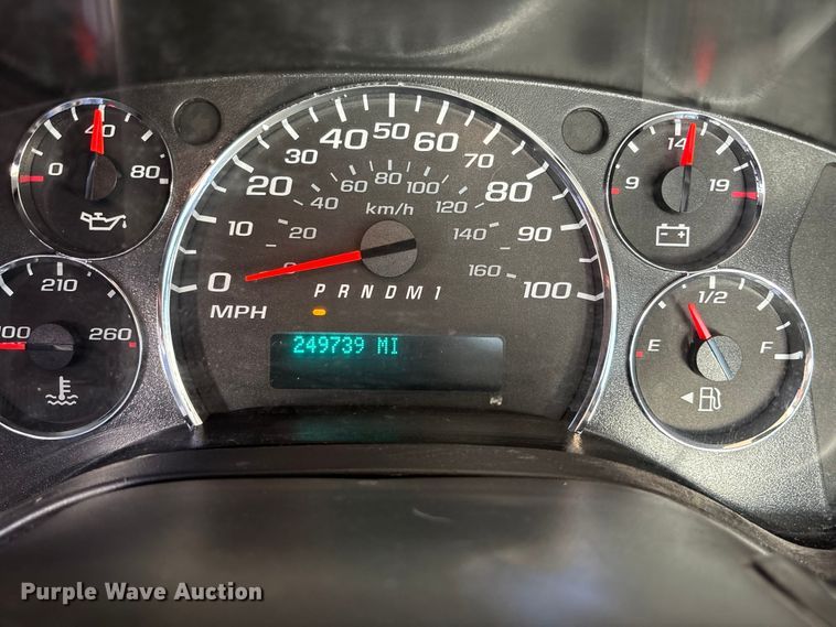 image for item FG1765 2013 Chevrolet Express 3500 box truck