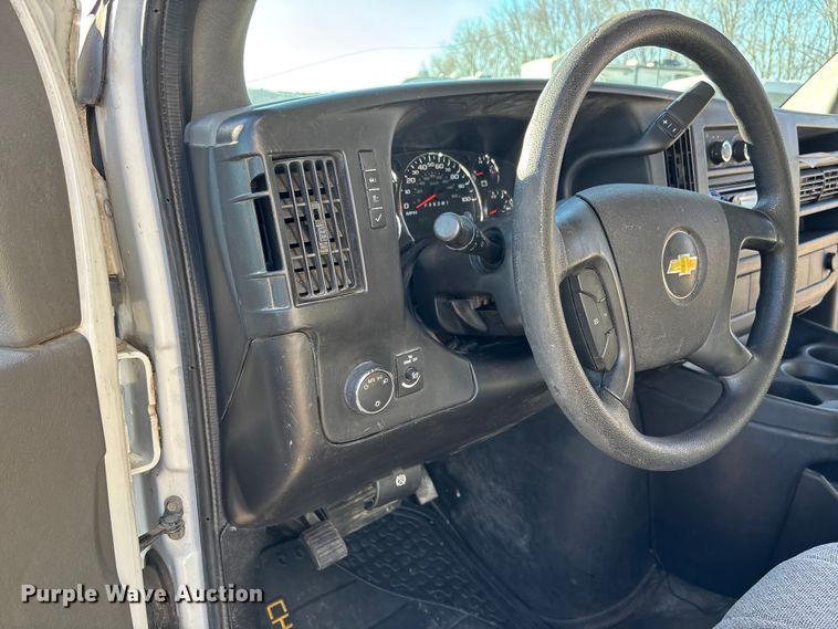 image for item FG1765 2013 Chevrolet Express 3500 box truck