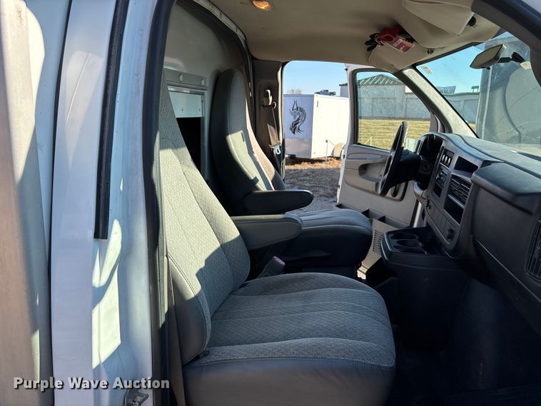 image for item FG1765 2013 Chevrolet Express 3500 box truck