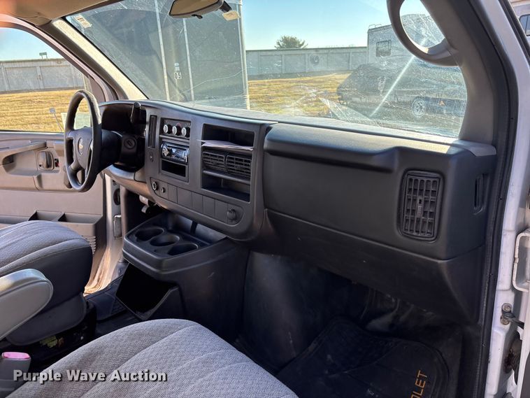 image for item FG1765 2013 Chevrolet Express 3500 box truck