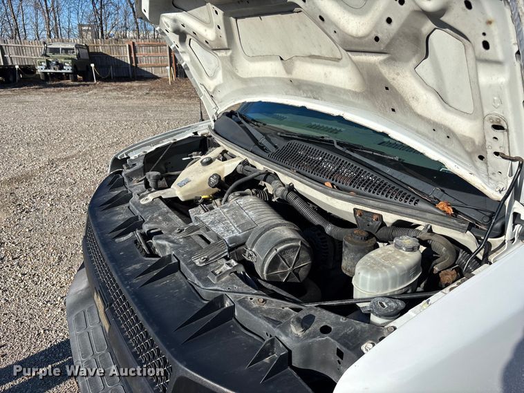 image for item FG1765 2013 Chevrolet Express 3500 box truck