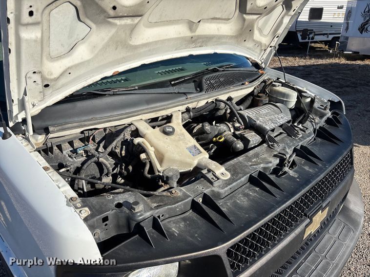 image for item FG1765 2013 Chevrolet Express 3500 box truck