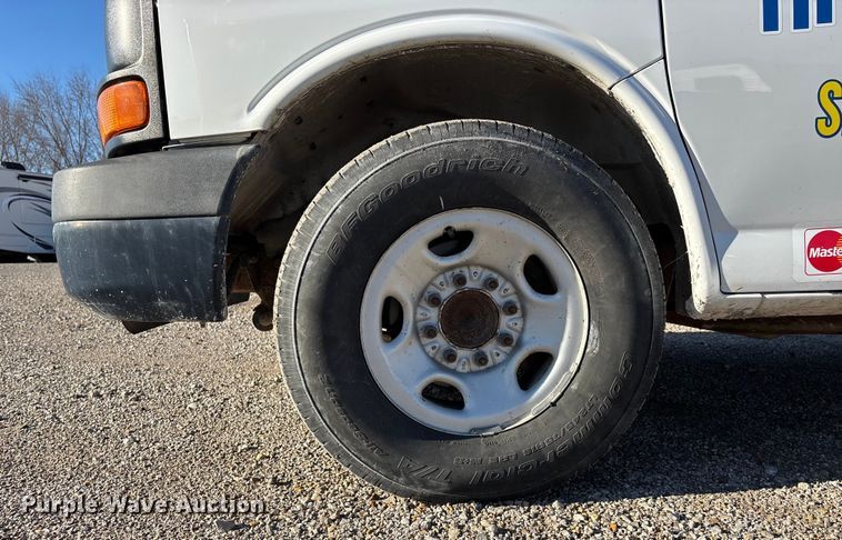 image for item FG1765 2013 Chevrolet Express 3500 box truck