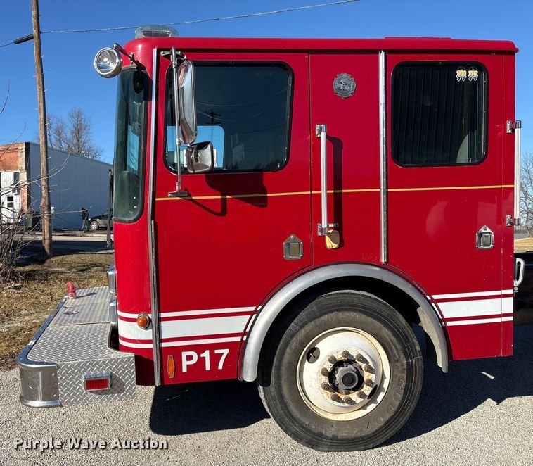 image for item FG2516 2006 HME  4465 900 fire truck cab and chassis