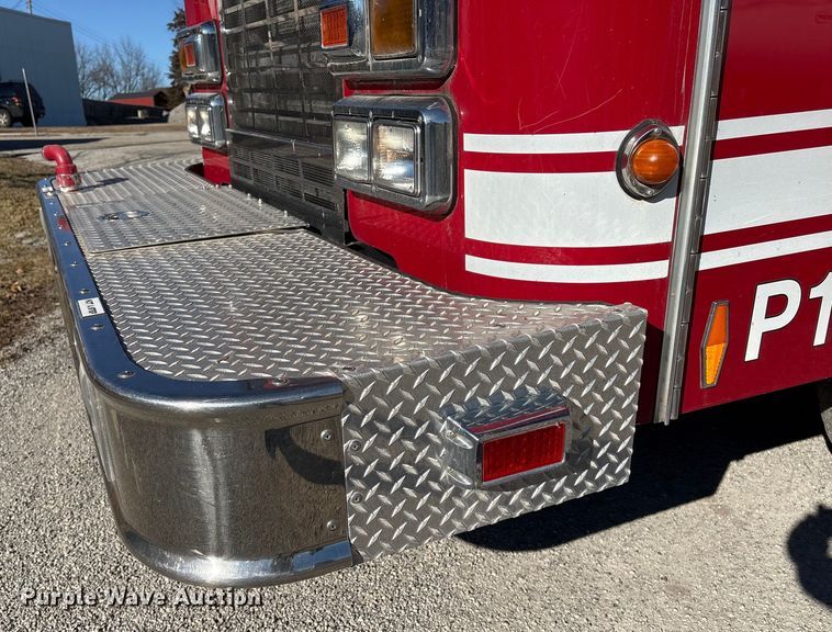 image for item FG2516 2006 HME  4465 900 fire truck cab and chassis