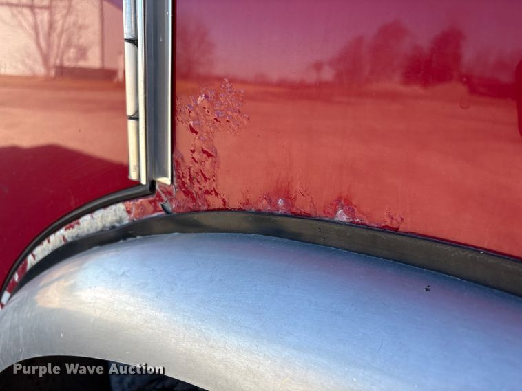 image for item FG2516 2006 HME  4465 900 fire truck cab and chassis