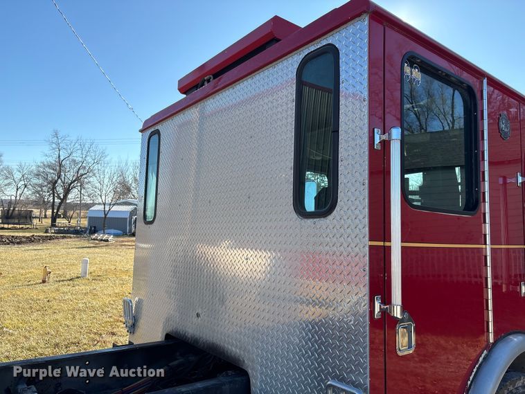 image for item FG2516 2006 HME  4465 900 fire truck cab and chassis