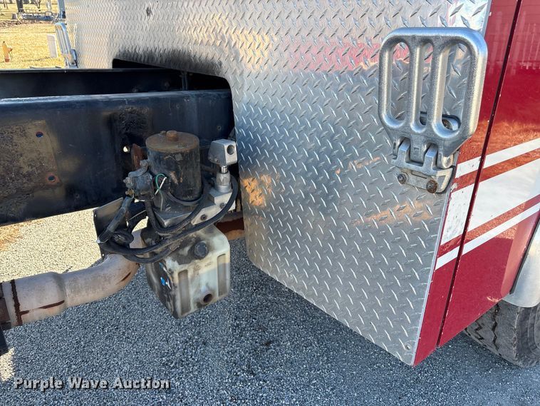 image for item FG2516 2006 HME  4465 900 fire truck cab and chassis