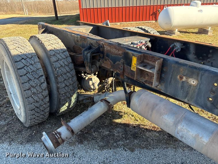 image for item FG2516 2006 HME  4465 900 fire truck cab and chassis