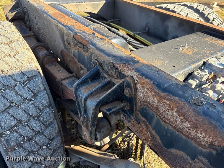 image for item FG2516 2006 HME  4465 900 fire truck cab and chassis