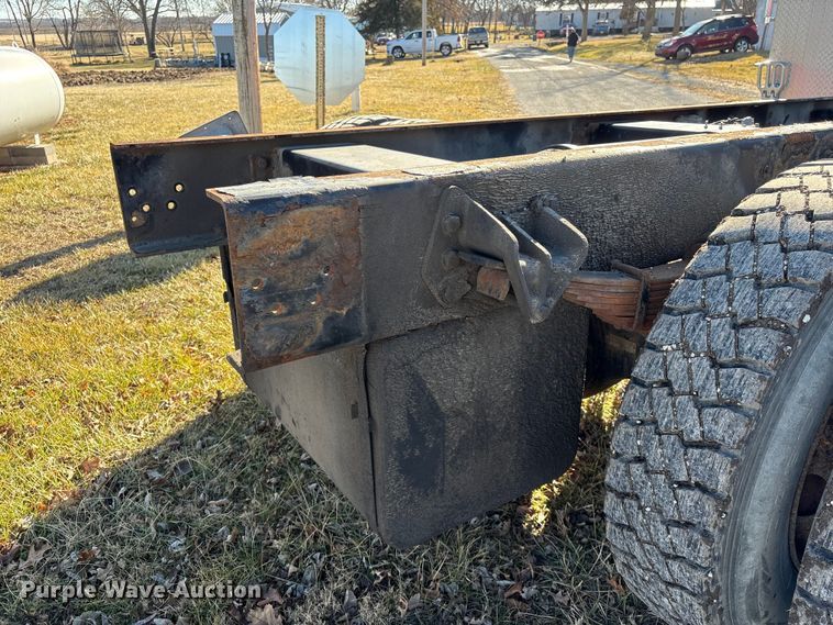 image for item FG2516 2006 HME  4465 900 fire truck cab and chassis