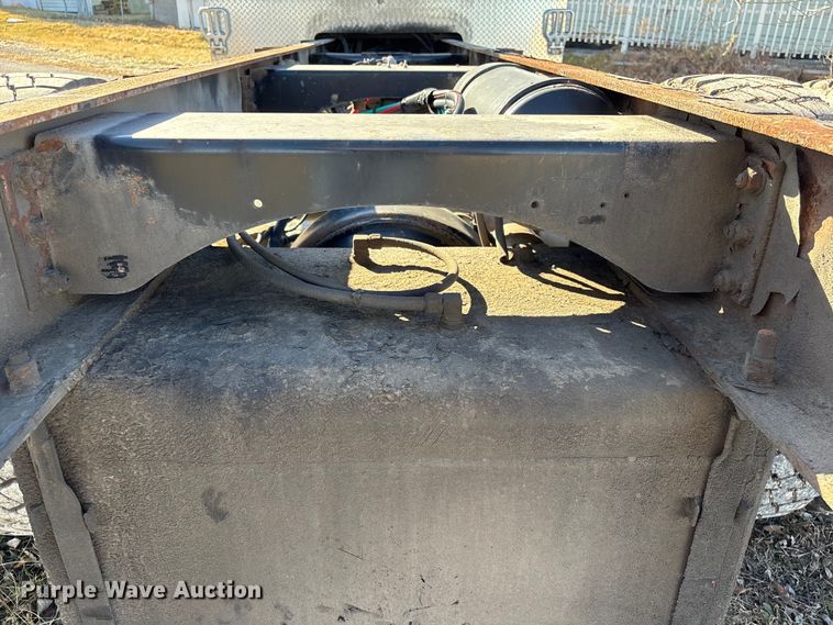 image for item FG2516 2006 HME  4465 900 fire truck cab and chassis