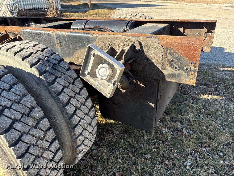 image for item FG2516 2006 HME  4465 900 fire truck cab and chassis