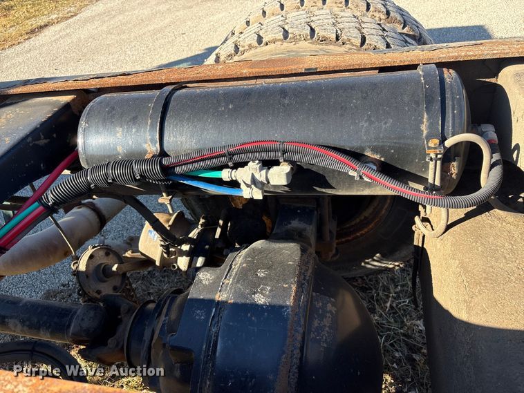 image for item FG2516 2006 HME  4465 900 fire truck cab and chassis