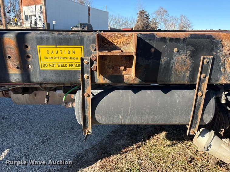 image for item FG2516 2006 HME  4465 900 fire truck cab and chassis