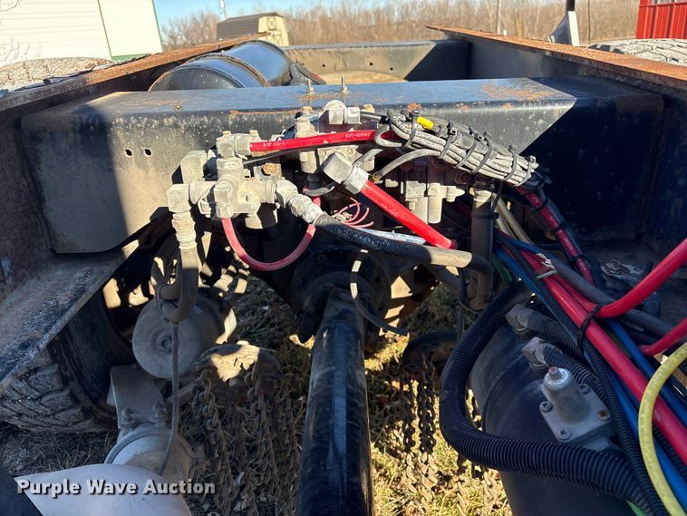 image for item FG2516 2006 HME  4465 900 fire truck cab and chassis