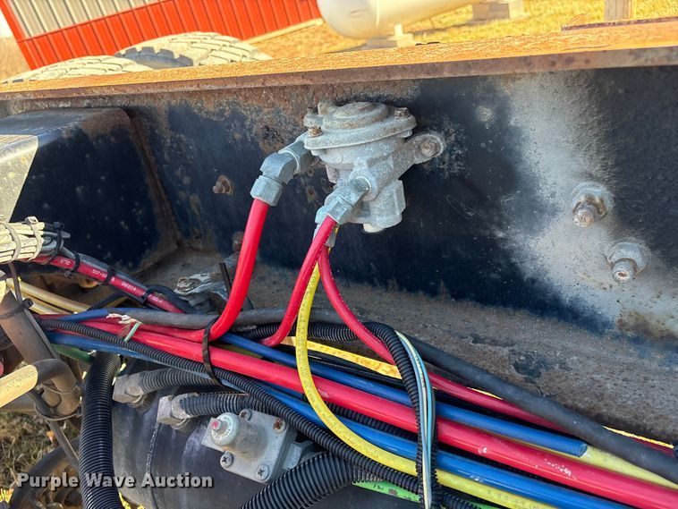 image for item FG2516 2006 HME  4465 900 fire truck cab and chassis