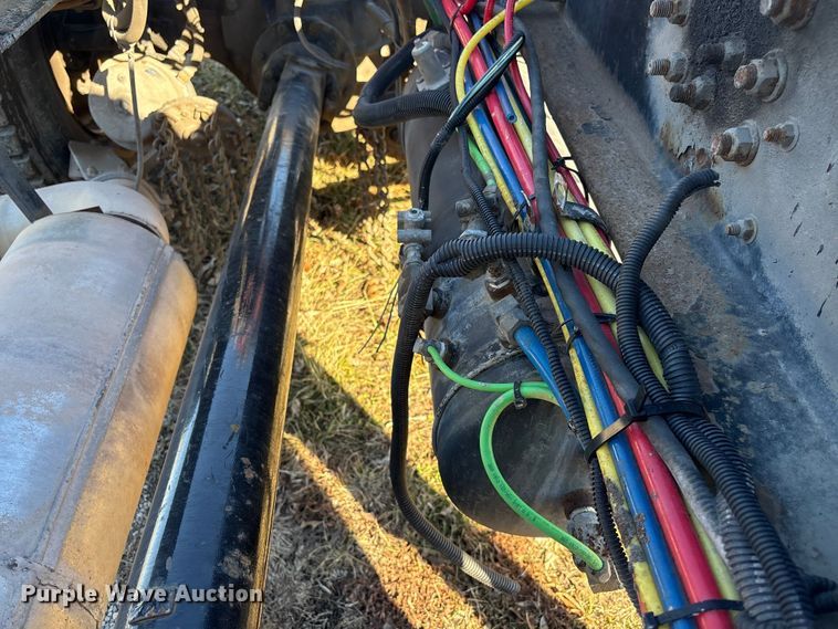 image for item FG2516 2006 HME  4465 900 fire truck cab and chassis